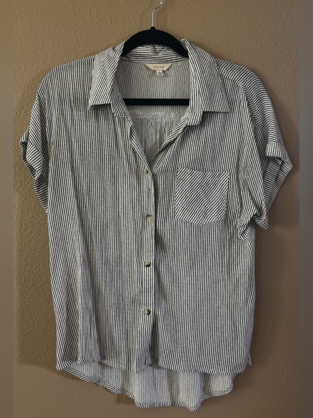 🌟 Sim & Sam Striped Button-Down Blouse 🌟